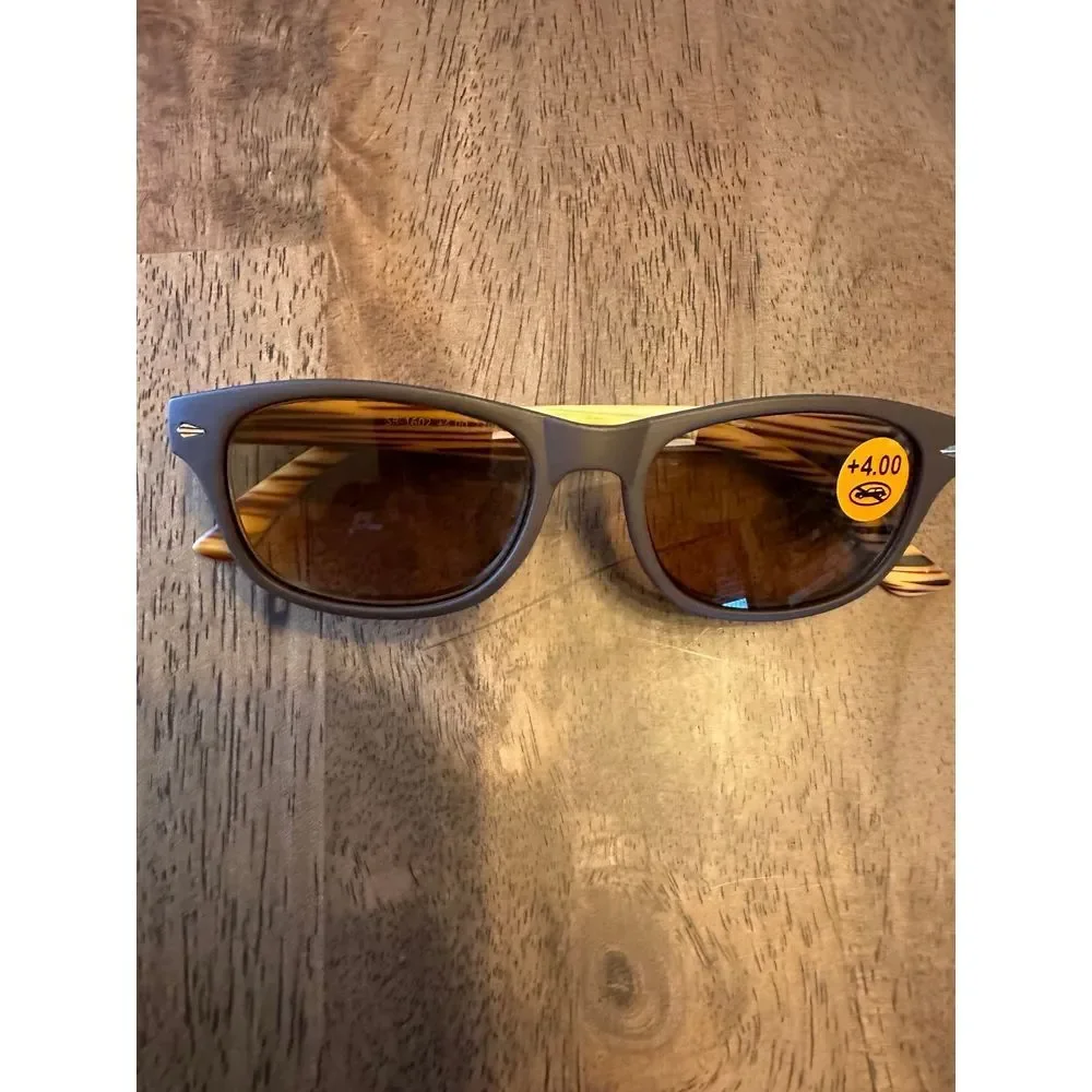 +4.00 sunglasses‎ with case